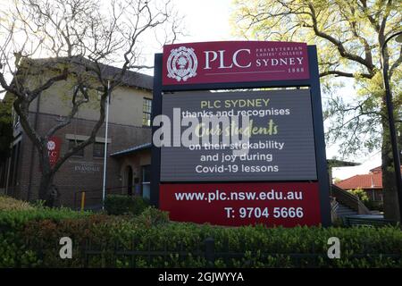 Sydney, Australien. September 2021. Melden Sie sich am Presbyterian Ladies’ College in Croydon, Sydney an und danken Sie den Studenten für ihre Haftfähigkeit und Freude während des Covid-19-Unterrichts. Kredit: Richard Milnes/Alamy Live Nachrichten Stockfoto