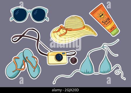 Handgezeichnetes Urlaubsticker-Set. Sonnenbrille Bikini, Flip Flops, Fotokamera, Sonnenschutzschlauch, Frauenhut. Sommer Urlaub Kollektion für Logo, Aufkleber, Drucke, Label-Design. Premium Vector Stock Vektor