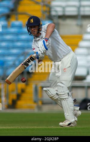 Leeds, Großbritannien. September 2021. Yorkshire County Cricket, Emerald Headingley Stadium, Leeds, West Yorkshire, 12. September 2021. LV= Insurance County ChampionshipÕs Division One - Yorkshire County Cricket Club vs Warwickshire CCC Tag 1. Michael Burgess von Warwickshire CCC Batting. Kredit: Touchlinepics/Alamy Live Nachrichten Stockfoto