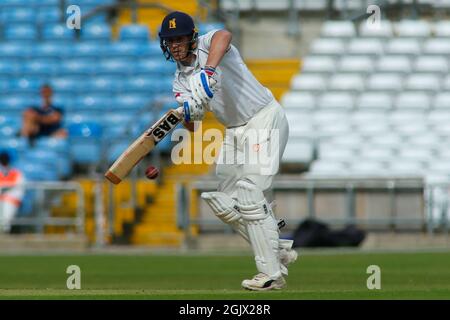 Leeds, Großbritannien. September 2021. Yorkshire County Cricket, Emerald Headingley Stadium, Leeds, West Yorkshire, 12. September 2021. LV= Insurance County ChampionshipÕs Division One - Yorkshire County Cricket Club vs Warwickshire CCC Tag 1. Michael Burgess von Warwickshire CCC Batting. Kredit: Touchlinepics/Alamy Live Nachrichten Stockfoto