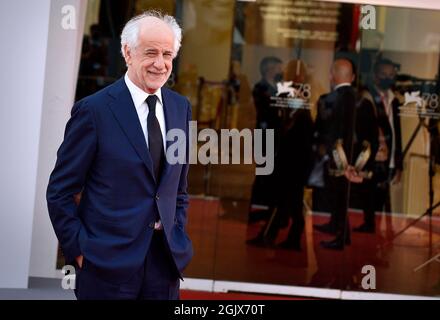 Venedig, Italien. September 2021. VENEDIG, ITALIEN - 11. SEPTEMBER Toni Servillo nimmt an der Abschlusszeremonie des Roten Teppichs während der 78. Internationalen Filmfestspiele von Venedig am 11. September 2021 in Venedig, Italien, Teil. Kredit: dpa/Alamy Live Nachrichten Stockfoto