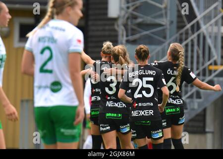 Stockholm, Schweden. September 2021. FC Rosengard feiert während des Spiels in der Schwedischen Liga OBOS Damallsvenskan am 12. September 2021 zwischen Hammarby IF und FC Rosengard bei Hammarby IP in Stockholm, Schweden Credit: SPP Sport Press Photo. /Alamy Live News Stockfoto