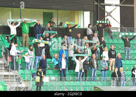 Stockholm, Schweden. September 2021. Hammarby IF FF Fans singen während des Spiels in der Schwedischen Liga OBOS Damallsvenskan am 12. September 2021 zwischen Hammarby IF und FC Rosengard im Hammarby IP in Stockholm, Schweden Quelle: SPP Sport Pressefoto. /Alamy Live News Stockfoto