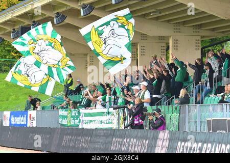 Stockholm, Schweden. September 2021. Hammarby IF FF Fans singen während des Spiels in der Schwedischen Liga OBOS Damallsvenskan am 12. September 2021 zwischen Hammarby IF und FC Rosengard im Hammarby IP in Stockholm, Schweden Quelle: SPP Sport Pressefoto. /Alamy Live News Stockfoto