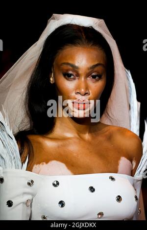 Model Winnie Harlow läuft auf dem Laufsteg bei der Christian Cowan Modenschau während der Spring/Summer 2022 Collections Fashion Show auf der New York Fashion Week in New York, NY am 10. September 2021. (Foto von Jonas Gustavsson/Sipa USA) Stockfoto