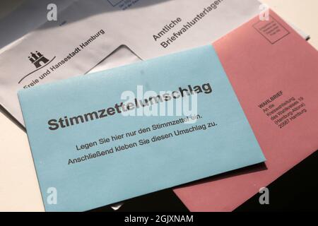 Hamburg, Deutschland - 10. September 2021, Briefwahl, Wahlunterlagen für die Bundestagswahl 2021 am 26. September in Deutschland Stockfoto