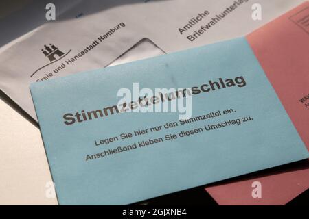 Hamburg, Deutschland - 10. September 2021, Briefwahl, Wahlunterlagen für die Bundestagswahl 2021 am 26. September in Deutschland Stockfoto