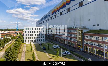 Ppaneburg, Deutschland - 24. August 2021: Werft Meyer in Papenburg. Die Meyer Werft ist eine der größten und modernsten Werften der Welt und baut seit Jahrzehnten Kreuzschiffe für internationale Reedereien. Stockfoto