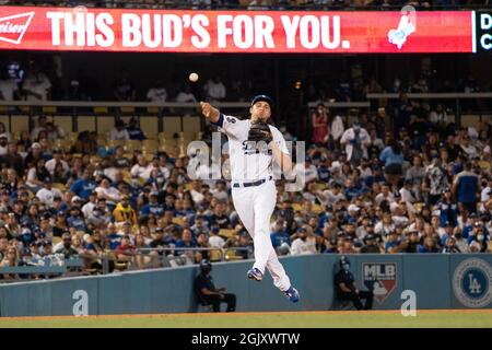 Los Angeles Dodgers Shortstop Corey Seager (5) wirft auf die erste Basis für ein Out während eines MLB-Spiels gegen die San Diego Padres, Samstag, 11. September 202 Stockfoto