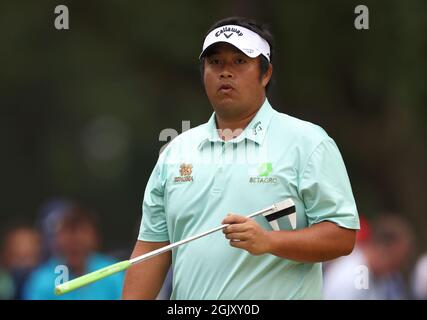 Thailands Kiradech Aphibarnrat am vierten Tag der BMW PGA Championship im Wentworth Golf Club, Virginia Water. Bilddatum: Sonntag, 12. September 2021. Stockfoto