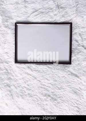 Schwarzer Holzrahmen für Druckmockup, Luxus-Wohnkultur und Innenarchitektur, Poster und druckbare Kunst Stockfoto