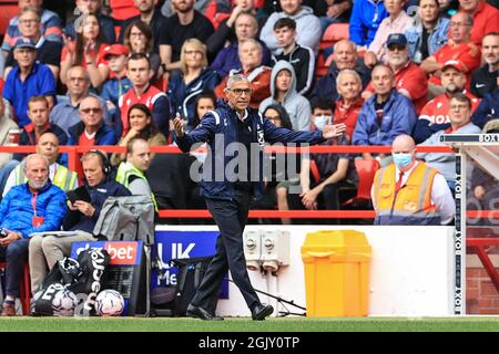 Nottingham, Großbritannien. September 2021. Chris Hughton Manager von Nottingham Forest reagiert während des Spiels in Nottingham, Vereinigtes Königreich am 9/12/2021. (Foto von Mark Cosgrove/News Images/Sipa USA) Quelle: SIPA USA/Alamy Live News Stockfoto