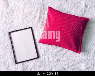 Schwarzer Holzrahmen für Druckmockup, Luxus-Wohnkultur und Innenarchitektur, Poster und druckbare Kunst Stockfoto