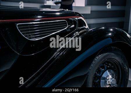 München - Mai 24 2019: BMW 502 - Luxuslimousine aus den Jahren 1954 bis 1958 im BMW Museum/ BMW Welt Stockfoto