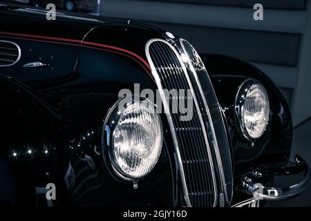 München - Mai 24 2019: BMW 502 - Luxuslimousine aus den Jahren 1954 bis 1958 im BMW Museum/ BMW Welt Stockfoto