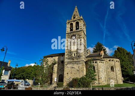 La localidad y comuna francesa de Ur se encuentra en el departamento de los Pirineos Orientales en Francia, Stockfoto