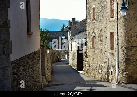 La localidad y comuna francesa de Ur se encuentra en el departamento de los Pirineos Orientales en Francia, Stockfoto