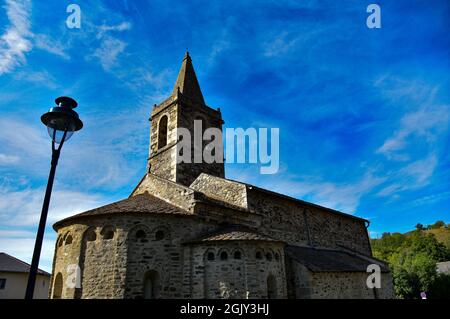 La localidad y comuna francesa de Ur se encuentra en el departamento de los Pirineos Orientales en Francia, Stockfoto