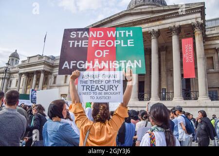 London, Großbritannien. September 2021. Am 20. Jahrestag der Tötung des Oppositionskommandanten Ahmad Shah Massoud versammelten sich Demonstranten auf dem Trafalgar Square, um gegen die Übernahme der Taliban zu protestieren und Großbritannien und die internationale Gemeinschaft aufzufordern, Afghanistan zu helfen. Kredit: Vuk Valcic/Alamy Live Nachrichten Stockfoto