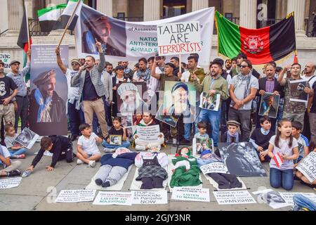 London, Großbritannien. September 2021. Am 20. Jahrestag der Tötung des Oppositionskommandanten Ahmad Shah Massoud versammelten sich Demonstranten auf dem Trafalgar Square, um gegen die Übernahme der Taliban zu protestieren und Großbritannien und die internationale Gemeinschaft aufzufordern, Afghanistan zu helfen. Kredit: Vuk Valcic/Alamy Live Nachrichten Stockfoto