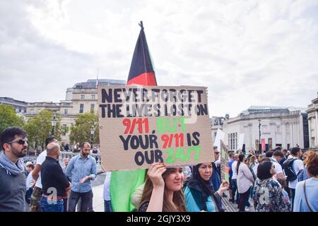 London, Großbritannien. September 2021. Am 20. Jahrestag der Tötung des Oppositionskommandanten Ahmad Shah Massoud versammelten sich Demonstranten auf dem Trafalgar Square, um gegen die Übernahme der Taliban zu protestieren und Großbritannien und die internationale Gemeinschaft aufzufordern, Afghanistan zu helfen. Kredit: Vuk Valcic/Alamy Live Nachrichten Stockfoto