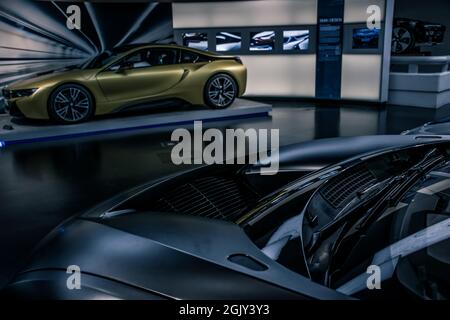 Im Fokus stehen die innovativen Technologiethemen von BMW i: Der vollelektrische BMW i3 als konsequent nachhaltig konzipiertes emissionsfreies Fahrzeug für den Innenraum Stockfoto