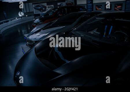 Im Fokus stehen die innovativen Technologiethemen von BMW i: Der vollelektrische BMW i3 als konsequent nachhaltig konzipiertes emissionsfreies Fahrzeug für den Innenraum Stockfoto