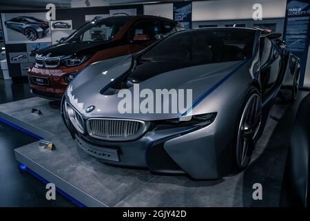 Im Fokus stehen die innovativen Technologiethemen von BMW i: Der vollelektrische BMW i3 als konsequent nachhaltig konzipiertes emissionsfreies Fahrzeug für den Innenraum Stockfoto