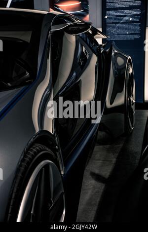 Im Fokus stehen die innovativen Technologiethemen von BMW i: Der vollelektrische BMW i3 als konsequent nachhaltig konzipiertes emissionsfreies Fahrzeug für den Innenraum Stockfoto