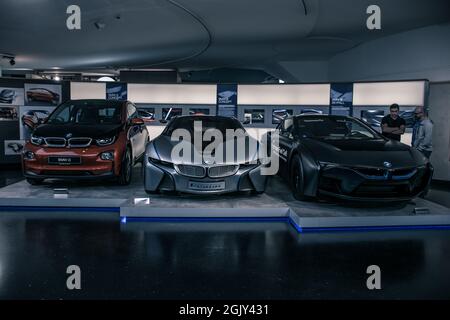 Im Fokus stehen die innovativen Technologiethemen von BMW i: Der vollelektrische BMW i3 als konsequent nachhaltig konzipiertes emissionsfreies Fahrzeug für den Innenraum Stockfoto