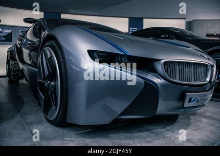 Im Fokus stehen die innovativen Technologiethemen von BMW i: Der vollelektrische BMW i3 als konsequent nachhaltig konzipiertes emissionsfreies Fahrzeug für den Innenraum Stockfoto