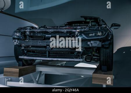 Im Fokus stehen die innovativen Technologiethemen von BMW i: Der vollelektrische BMW i3 als konsequent nachhaltig konzipiertes emissionsfreies Fahrzeug für den Innenraum Stockfoto