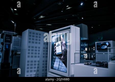 Im Fokus stehen die innovativen Technologiethemen von BMW i: Der vollelektrische BMW i3 als konsequent nachhaltig konzipiertes emissionsfreies Fahrzeug für den Innenraum Stockfoto