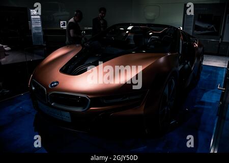 Im Fokus stehen die innovativen Technologiethemen von BMW i: Der vollelektrische BMW i3 als konsequent nachhaltig konzipiertes emissionsfreies Fahrzeug für den Innenraum Stockfoto