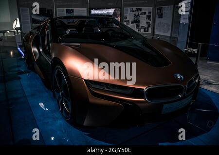 Im Fokus stehen die innovativen Technologiethemen von BMW i: Der vollelektrische BMW i3 als konsequent nachhaltig konzipiertes emissionsfreies Fahrzeug für den Innenraum Stockfoto