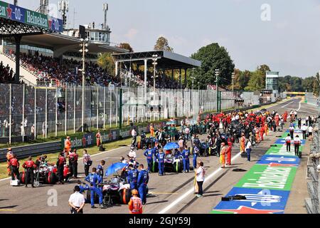 Monza, Italien. September 2021. Das Startfeld vor dem Start des Rennens. Großer Preis von Italien, Sonntag 12. September 2021. Monza Italien. Quelle: James Moy/Alamy Live News Stockfoto