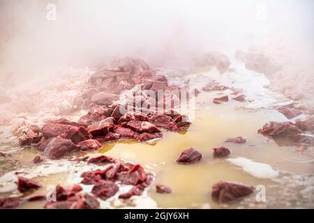 Traditionelles türkisches Gericht mit dem Namen „Kavurma“. Türkische Küche Und Kavurma Raised Beef. Stockfoto