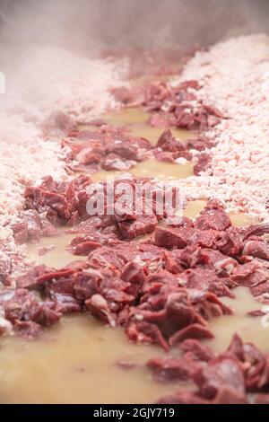 Traditionelles türkisches Gericht mit dem Namen „Kavurma“. Türkische Küche Und Kavurma Raised Beef. Stockfoto