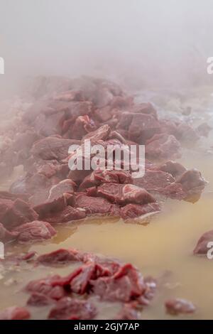 Traditionelles türkisches Gericht mit dem Namen „Kavurma“. Türkische Küche Und Kavurma Raised Beef. Stockfoto