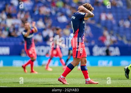 12. September 2021: Barcelona, Spanien: Antoine Griezmann von Atletico de Madrid reagiert auf eine verpasste Chance, während des Liga-Spiels zwischen RCD Espanyol und Atletico de Madrid im RCDE-Stadion in Cornella, Spanien, zu Punkten. Stockfoto