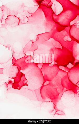 Makro-Nahaufnahme von roten und pinken Farbschichten und Spritzern, abstrakter Hintergrund. Flüssige Tinte, farbenfroher, strukturierter Hintergrund im Vollformat. Lebendige Farben. Stockfoto