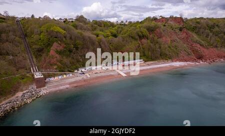 Blick auf die Klippenbahn und den Oddicombe Beach in Torquay Stockfoto