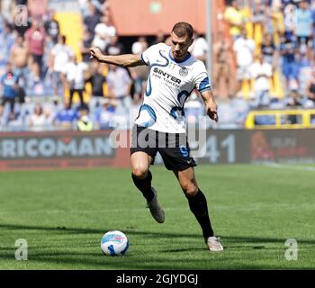 Edin Dzeko von Inter 12. September 2021; G.Ferraris Stadium, Genua, Italien; Serie A Fußball, Sampdoria gegen Inter Mailand; Edin Dzeko von Inter kontrolliert den Pass Stockfoto