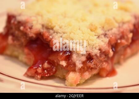 Cherry Crumble Bar Stockfoto