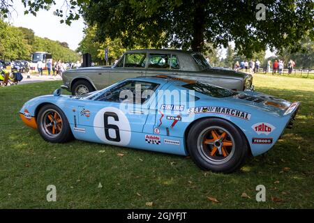 GT40 (HON 797D) Le Mans Coupé in der ikonischen Gulf Oil Lackierung auf der Blenheim Palace Motorshow in Oxfordshire am Sonntag, 5. September 2021 Stockfoto