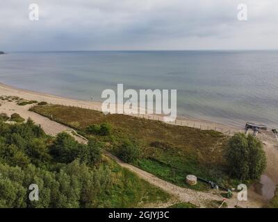 Mechelinki, Polen. September 2021. Allgemeine Ansicht des Sandstrands der Danziger Bucht (Ostsee) am 12. September 2021 in Mechelinki, Polen (Foto: Vadim Pacajev/Sipa USA) Quelle: SIPA USA/Alamy Live News Stockfoto