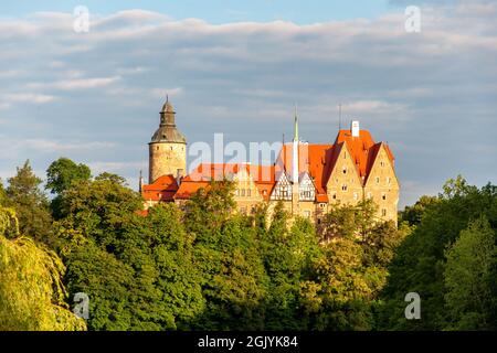 Czocha (Tzschocha) mittelalterliche Burg in Niederschlesien in Polen. Erbaut im 13. Jahrhundert (Hauptbehalten) mit vielen späteren Ergänzungen. Sommer, am frühen Morgen Stockfoto