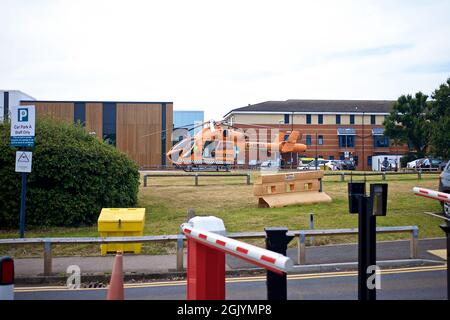 Ein MD902 Explorer im Besitz und betrieben von Essex und Herts Air Ambulance am Colchester General Hospital Essex. Stockfoto