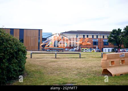 Ein MD902 Explorer im Besitz und betrieben von Essex und Herts Air Ambulance am Colchester General Hospital Essex. Stockfoto