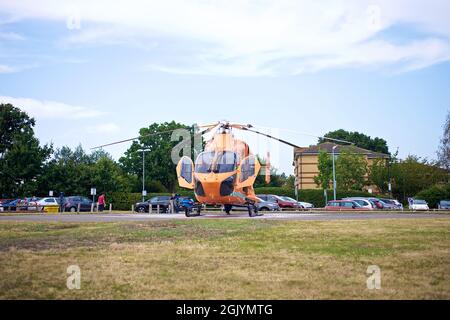 Ein MD902 Explorer im Besitz und betrieben von Essex und Herts Air Ambulance am Colchester General Hospital Essex. Stockfoto